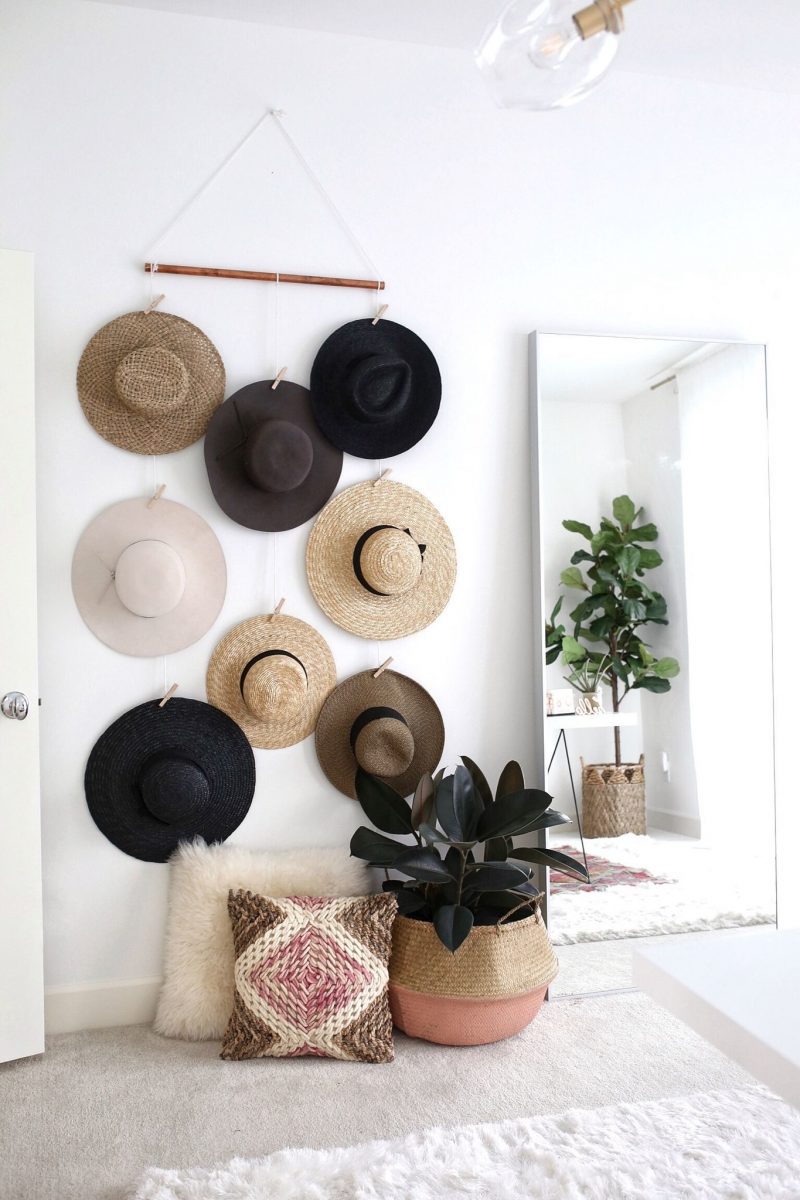 déco murale en chapeau de pailles dans chambre scandinave