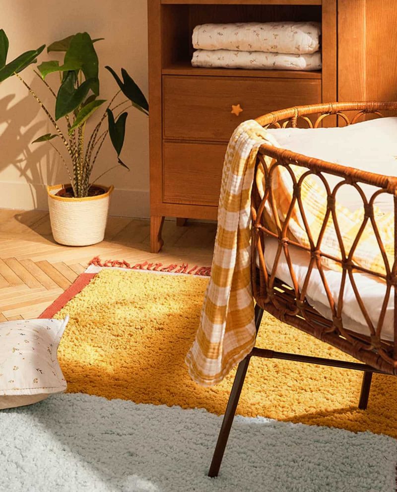 tapis jaune et blanc pour déco été