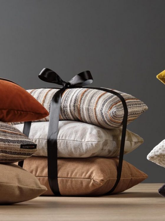 coussins DIY en velours et tissus de différentes couleurs