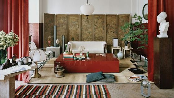 mobilier design en terracotta et objets déco chic dans un salon déco italienne