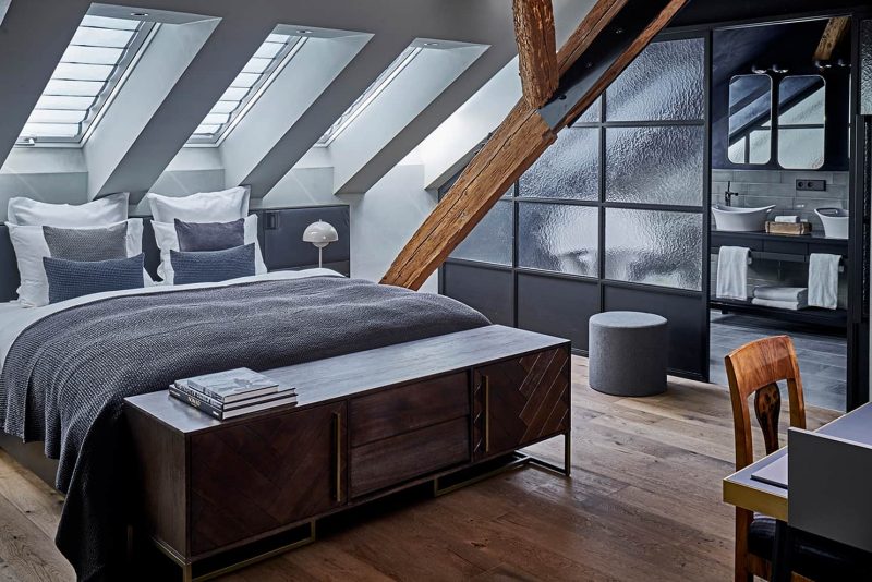 suite parentale sous combles au style industriel