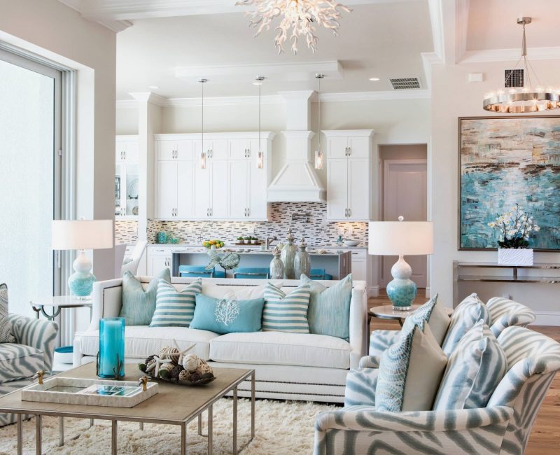 déco méditerranéenne pour ce salon en nuances de bleu et de blanc