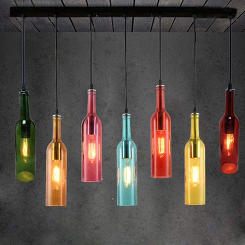luminaires diy avec bouteilles en verre de différentes couleurs