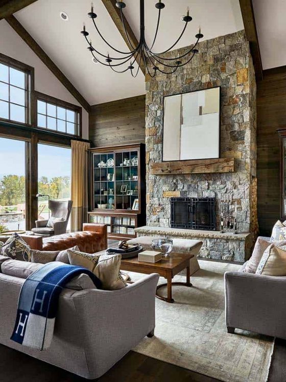 intérieur rustique chic avec une déco maison de charme en pierres et mobilier confortable