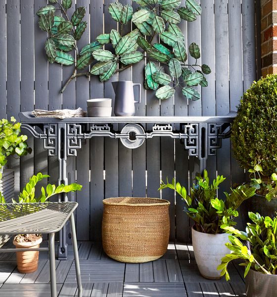 décorer son balcon avec des plantes vertes décoratives