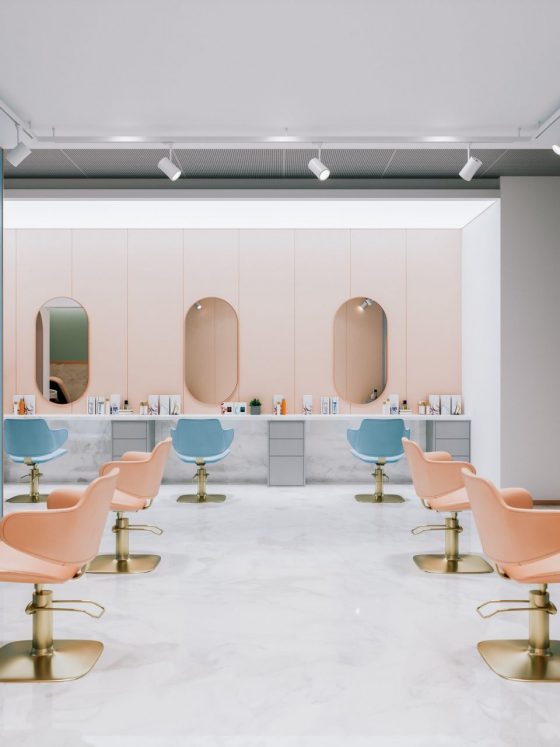déco salon de coiffure vintage dans des tons pastel avec mobilier et miroirs flashy
